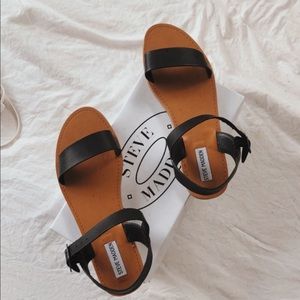 Steve Madden black sandals